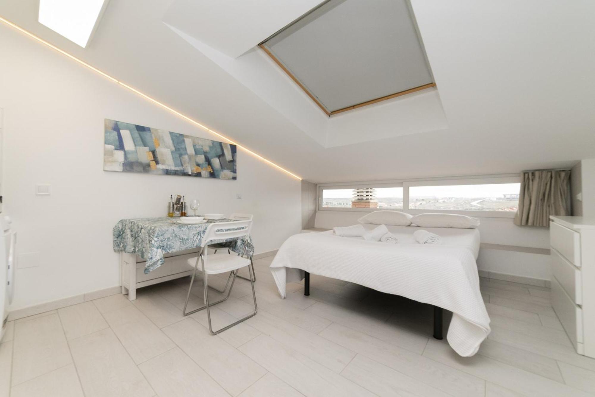 Buhardilla Encantada Apartment Coslada